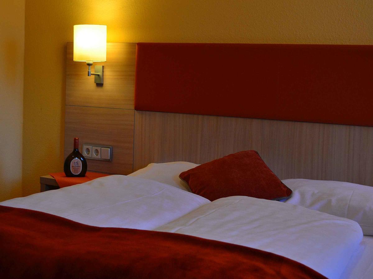 Hotel-Gasthof Rotes Ross Markt Einersheim Екстер'єр фото