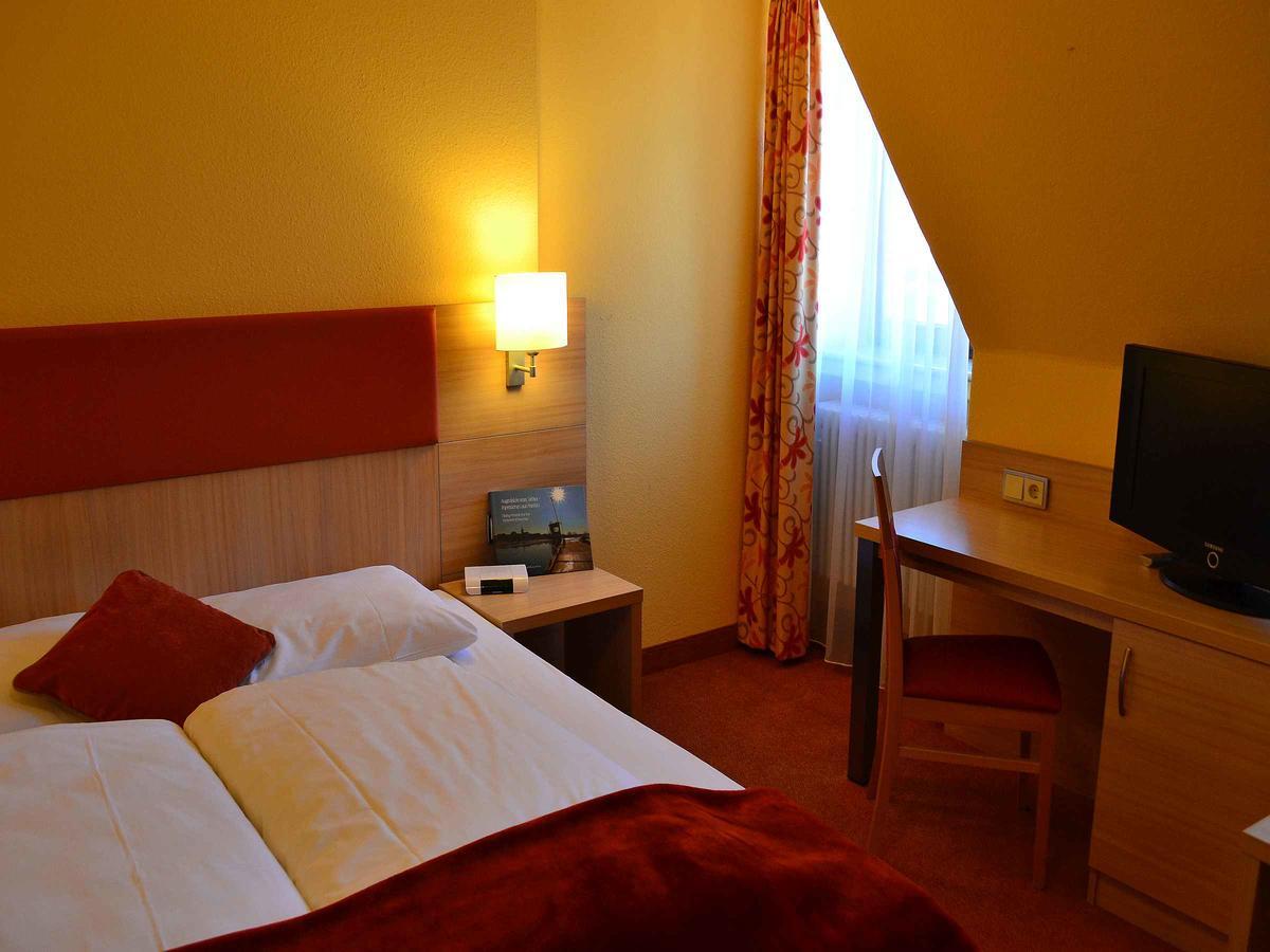 Hotel-Gasthof Rotes Ross Markt Einersheim Екстер'єр фото